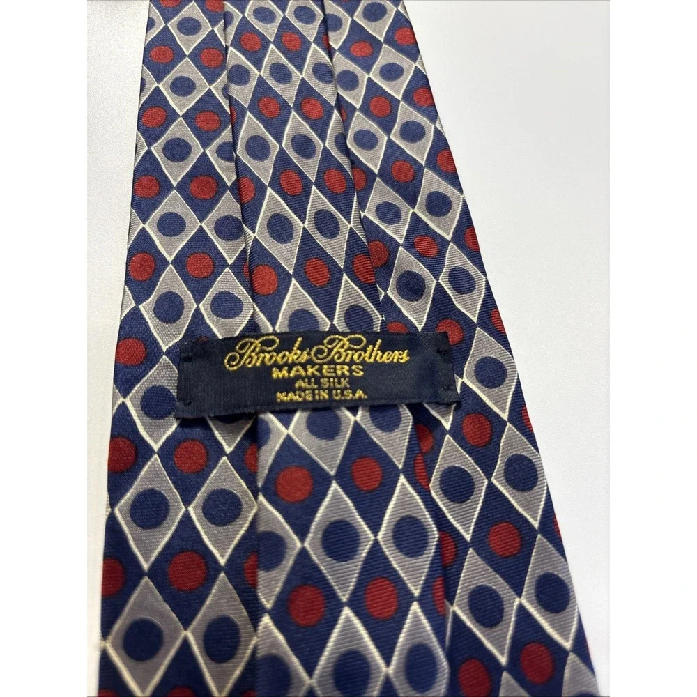 BROOKS BROTHERS Tie 100% Silk‎ Necktie Made in USA Geometric Navy And Red 3.5 In